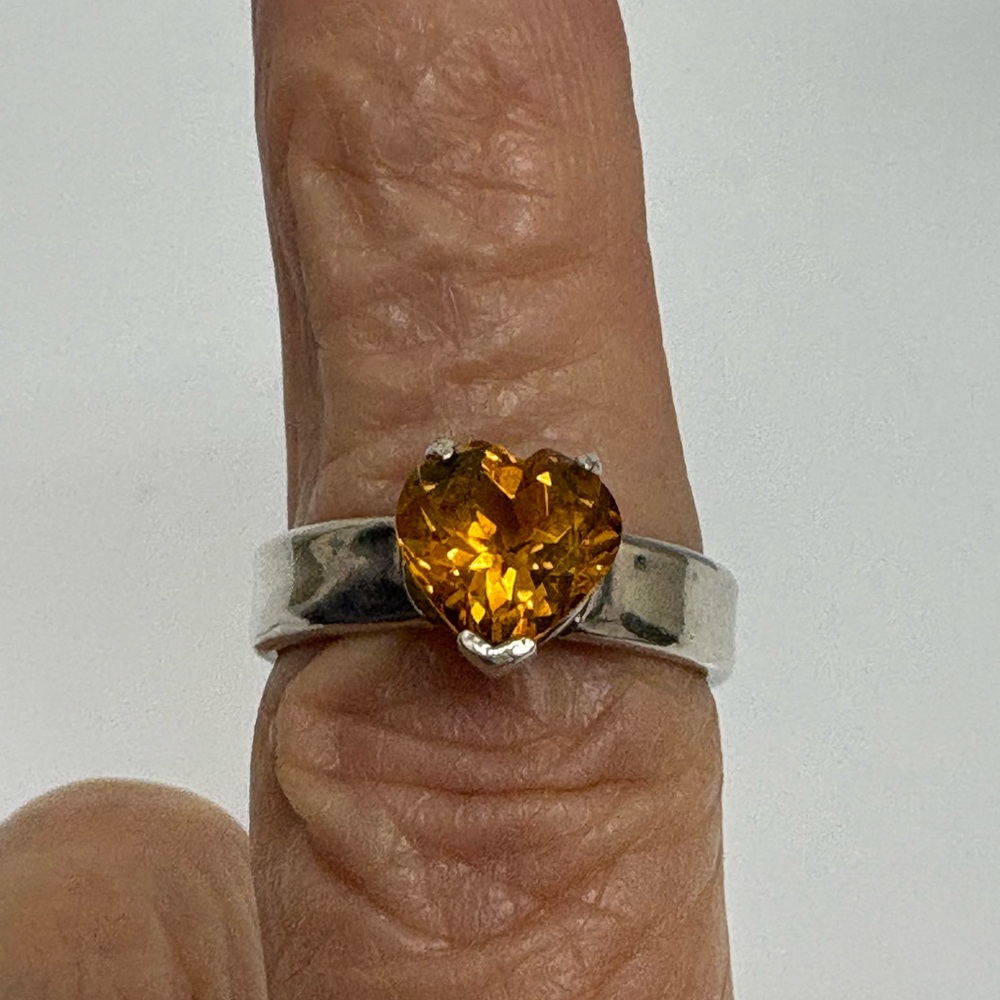 Artisan Mandarin Garnet Heart Shaped Silver Ring - Picture 8 of 8
